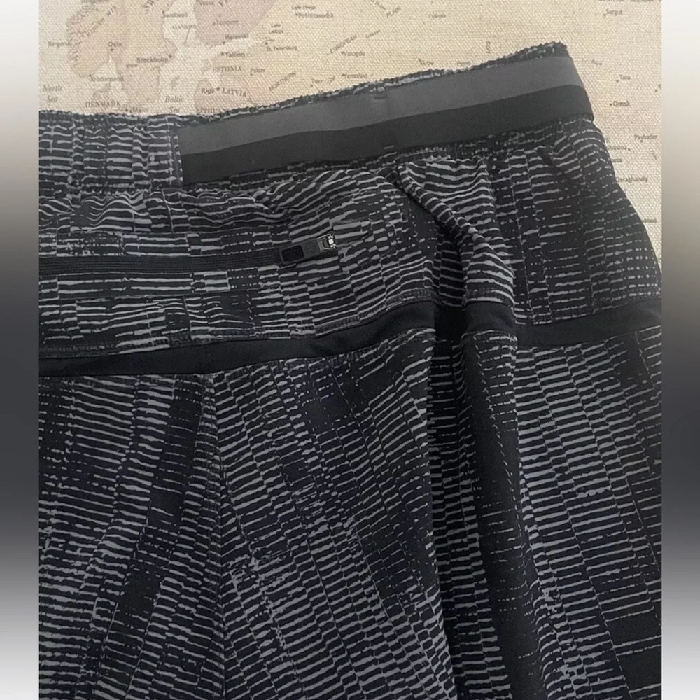 Lululemon Men's Surge Short Linerless 7" Matchstick Asphalt Grey Black Small - Picture 7 of 9